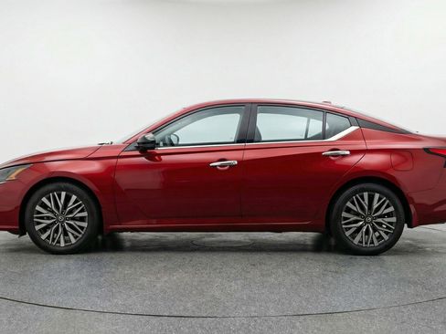 Used 2025 Nissan Altima 2.5 SV image 3