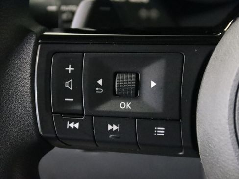 Used 2023 Nissan Rogue SV AWD/4WD image 14