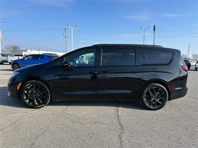 Used 2025 Chrysler Pacifica Limited