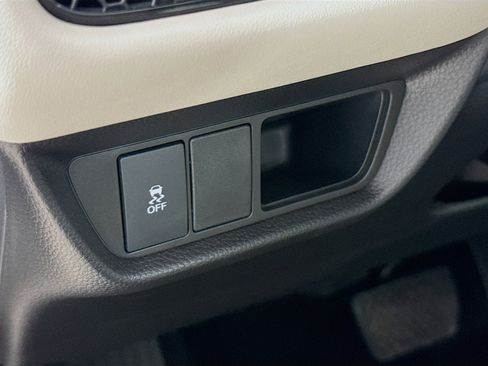 Certified 2026 Honda HR-V LX image 9