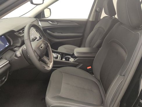 Used 2023 Jeep Grand Cherokee Laredo w/ Luxury Tech Group I AWD/4WD image 17