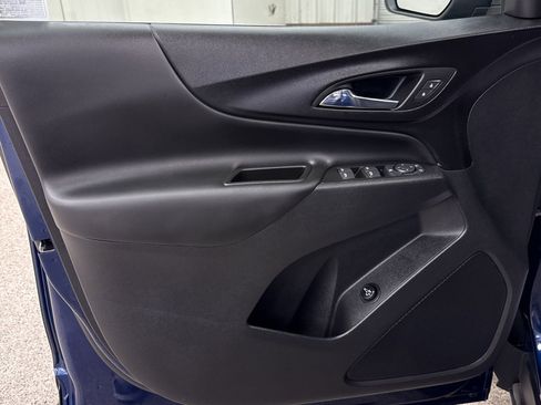 Used 2023 Chevrolet Equinox LT image 3