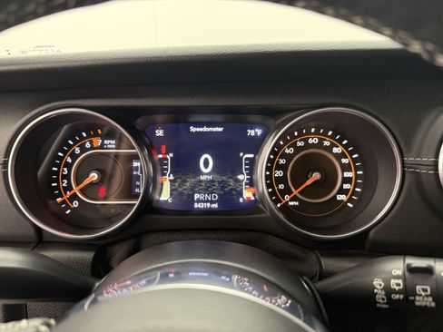 Used 2018 Jeep Wrangler Unlimited Sahara AWD/4WD image 17