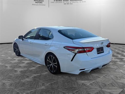 Used 2018 Toyota Camry SE image 7