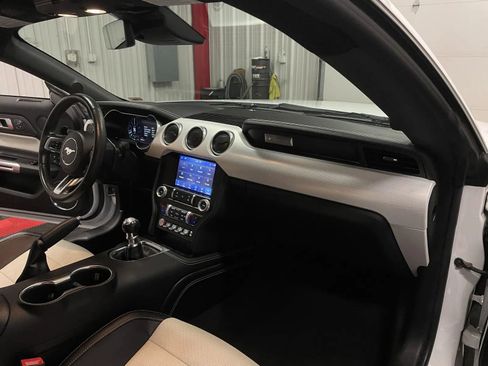 Used 2022 Ford Mustang GT Premium image 40