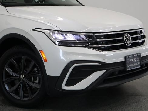 Used 2023 Volkswagen Tiguan SE image 3