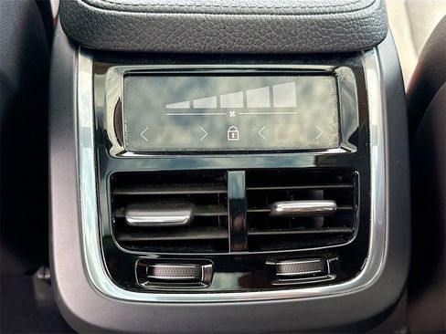 Used 2018 Volvo XC90 T6 Momentum w/ Momentum Plus Package image 27