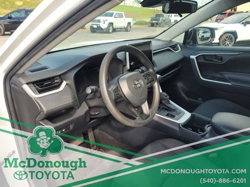 Used 2024 Toyota RAV4 LE AWD/4WD image 4