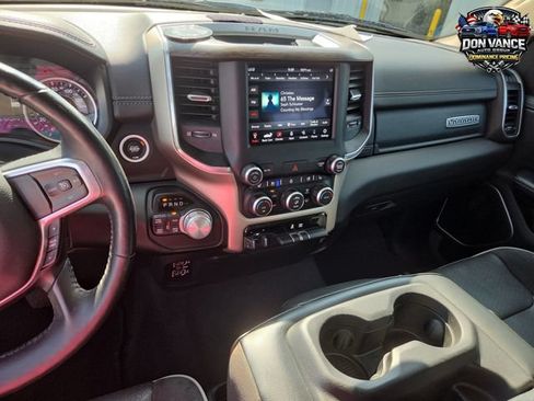 Used 2019 RAM 1500 Laramie AWD/4WD image 17