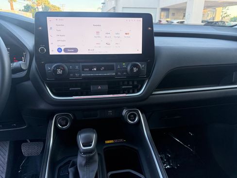 Used 2025 Toyota Grand Highlander XLE image 18