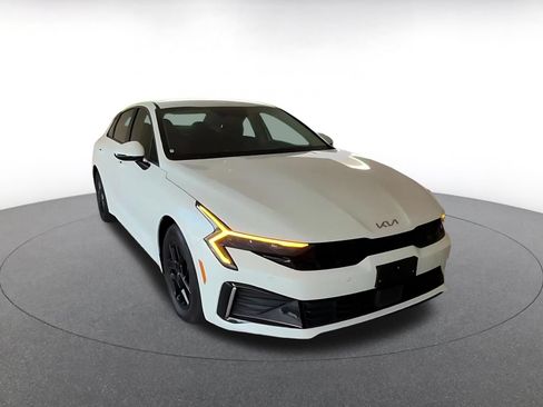 Used 2025 Kia K5 LXS FWD image 3