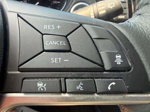 Used 2018 Nissan Rogue SV w/ Premium Package AWD/4WD image 13