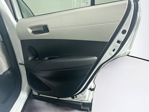 Used 2024 Toyota Corolla Cross LE image 31