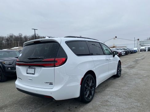 New 2026 Chrysler Pacifica Limited w/ S Appearance Package image 2