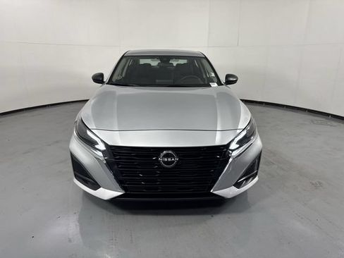 Used 2024 Nissan Altima 2.5 SV FWD image 25