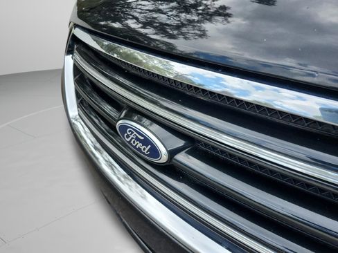 Used 2015 Ford Taurus Limited image 22