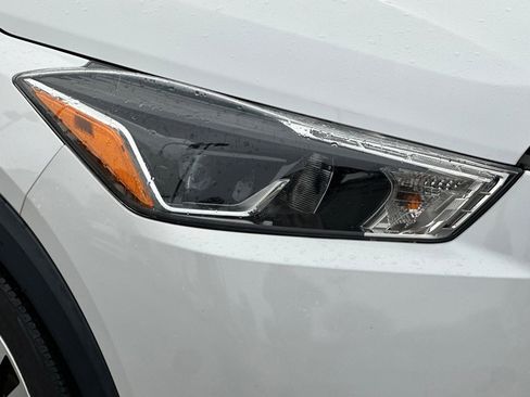 Used 2020 Nissan Kicks SR w/ SR Premium Package image 12