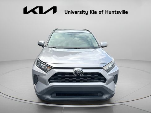 Used 2019 Toyota RAV4 LE FWD image 3