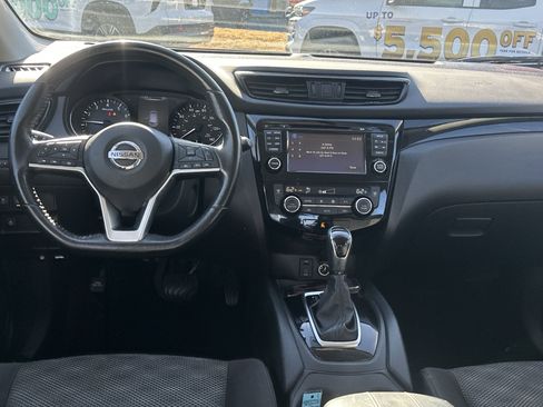 Used 2017 Nissan Rogue Sport SV w/ SV Premium Package image 24