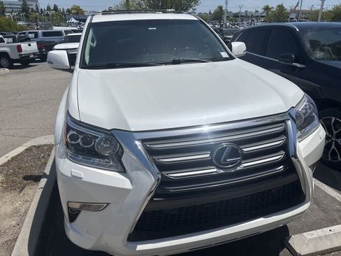 Used 2018 Lexus GX 460 Luxury w/ Preferred Accessory Package AWD/4WD image 2