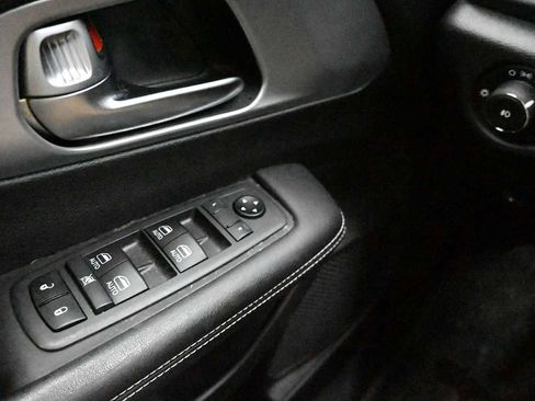 Used 2019 Chrysler Pacifica Touring-L Plus w/ Advanced Safetytec Group FWD image 15