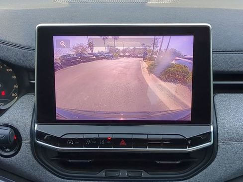 Used 2024 Jeep Compass Latitude image 24