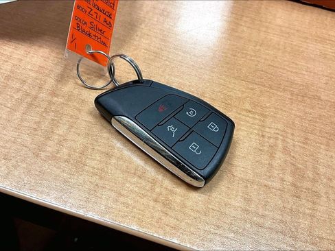 Used 2025 Chevrolet Traverse Z71 AWD/4WD image 12
