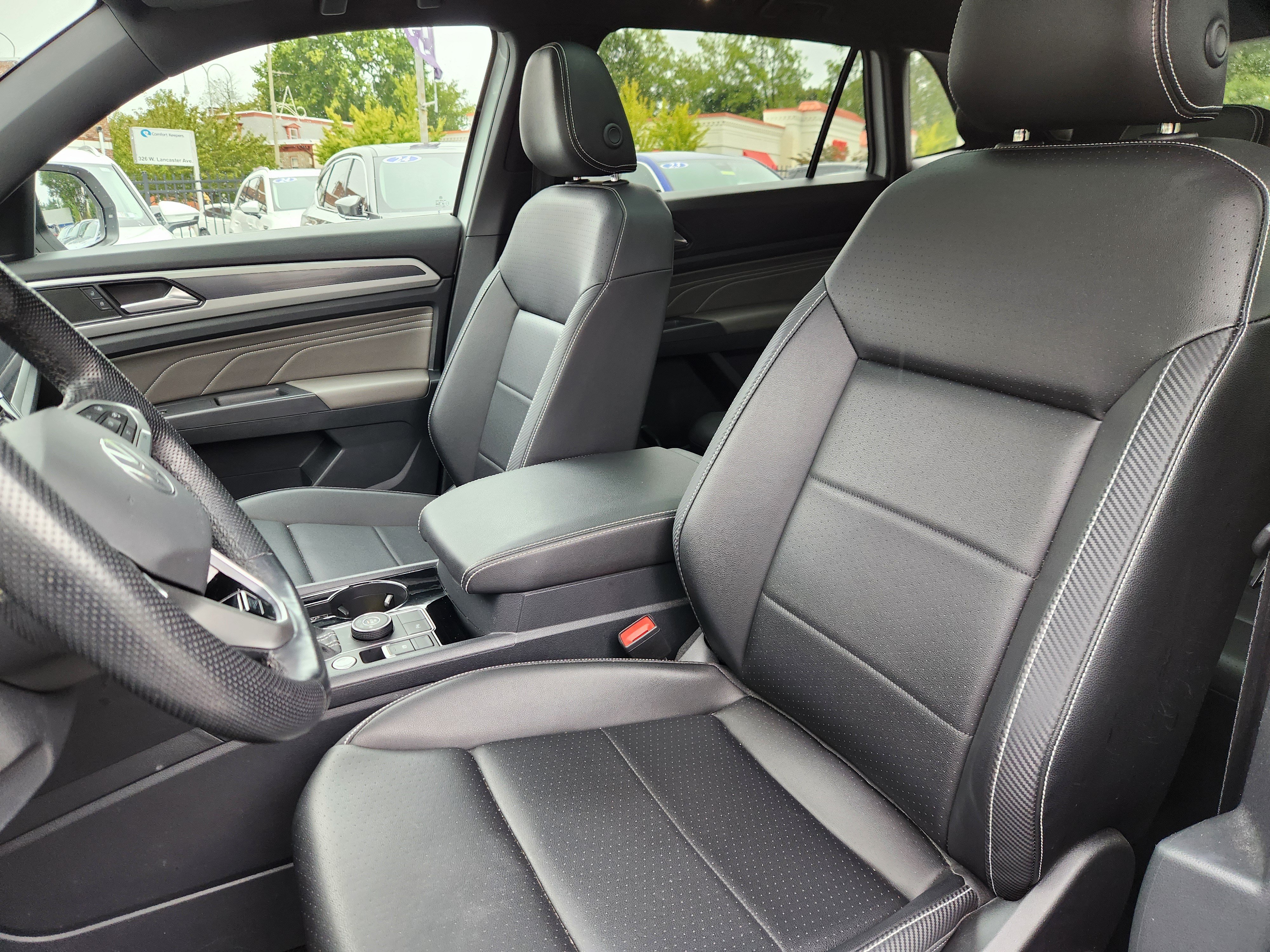 Certified 2023 Volkswagen Atlas Cross Sport SEL R-Line AWD/4WD image 7