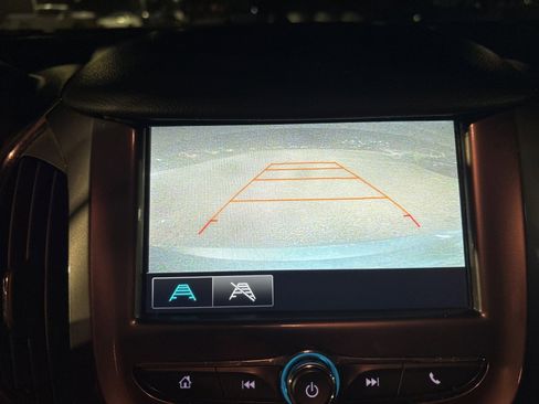 Used 2018 Chevrolet Cruze LT w/ Convenience Package image 3