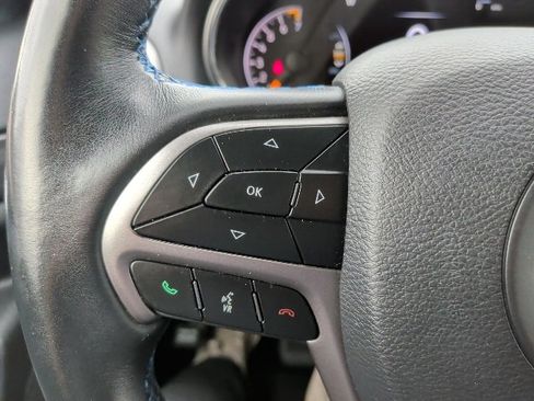 Used 2019 Jeep Grand Cherokee Laredo image 30