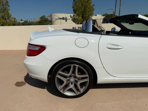 Used 2014 Mercedes-Benz SLK 250 w/ Premium Package image 25
