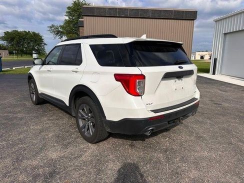 Used 2022 Ford Explorer XLT w/ Equipment Group 202A AWD/4WD image 4