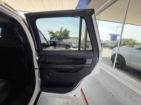 Used 2019 Ford Expedition Limited w/ Equipment Group 301A AWD/4WD image 18