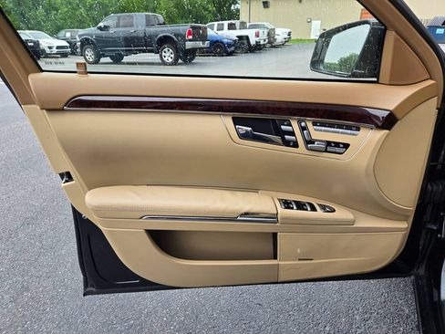 Used 2012 Mercedes-Benz S 550 4MATIC w/ Premium 2 Pkg image 11