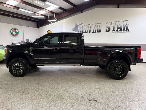 Used 2019 Ford F350 Lariat w/ Lariat Ultimate Package AWD/4WD image 3