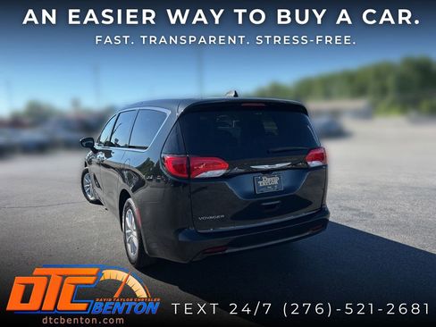 Used 2023 Chrysler Voyager LX FWD image 5