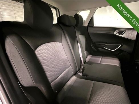 Used 2025 Kia Soul LX w/ LX Technology Package FWD image 32