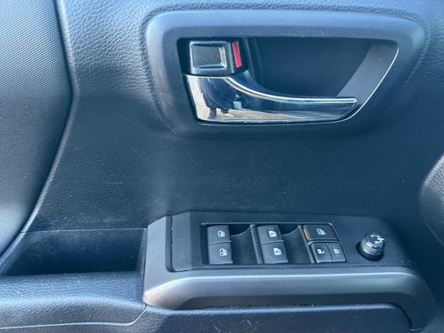 Used 2019 Toyota Tacoma TRD Sport w/ TRD Premium Sport Package RWD image 10