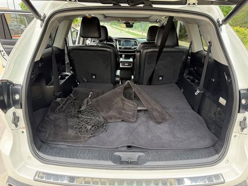Used 2018 Toyota Highlander Limited Platinum FWD image 28