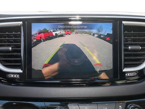 Used 2024 Chrysler Pacifica Touring-L image 17