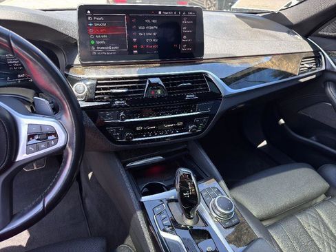 Used 2022 BMW 530i w/ Executive Package image 18