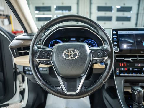 Used 2020 Toyota Avalon XLE w/ Moonroof Package image 31