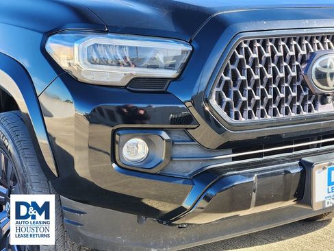 Used 2022 Toyota Tacoma Limited w/ Nightshade Package image 9