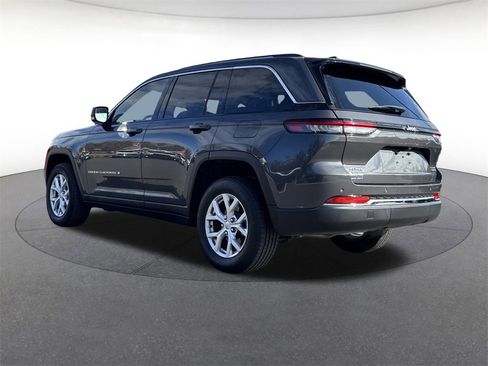 Used 2022 Jeep Grand Cherokee Limited image 3