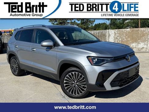 Used 2025 Volkswagen Taos SE FWD image 1