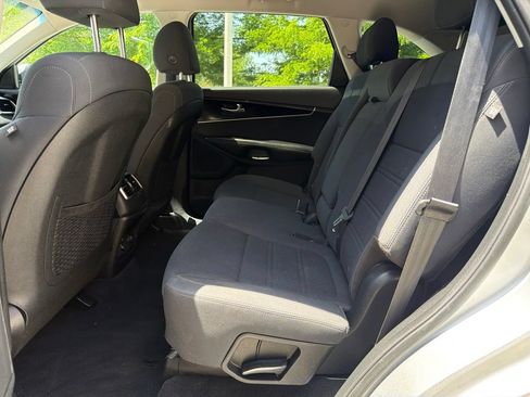 Used 2019 Kia Sorento AWD w/ LX Convenience Package image 21