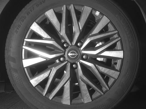 Used 2025 Nissan Altima 2.5 SV image 13