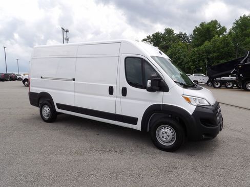 Used 2024 RAM ProMaster 2500 w/ Convenience Group FWD image 10