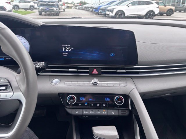 Used 2025 Hyundai Elantra SEL FWD image 22