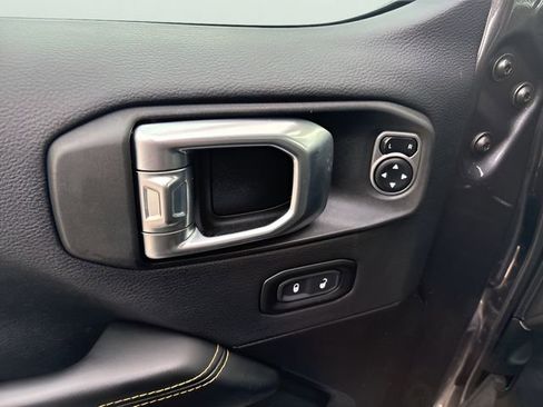 Used 2024 Jeep Wrangler Unlimited Sahara w/ Technology Group AWD/4WD image 19